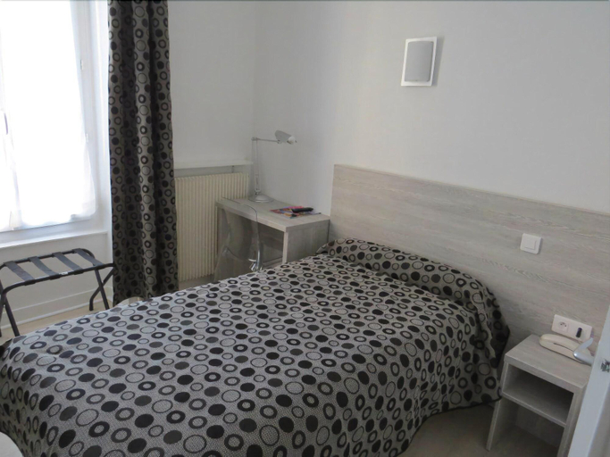 Bathroom 4, Hotel de Cleves, Nièvre