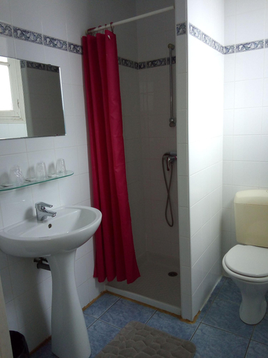 Bathroom 4, Hôtel Marquette, Hautes-Pyrénées