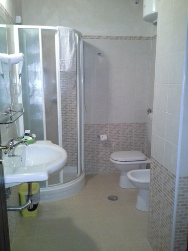Bathroom 4, Hotel Palaghiaccio, Crotone