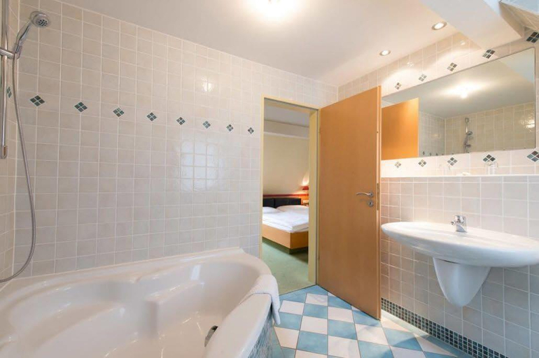 Bathroom 5, Hotel Eisbach, Westerwaldkreis