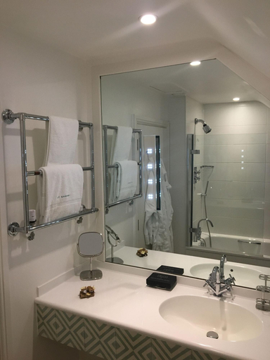 Bathroom 5, St Enodoc Hotel by Paul Ainsworth, Cornwall
