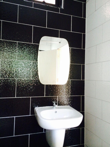 Bathroom 4, Montra Nakhon Guesthouse, Muang Nakhon Si Thammarat