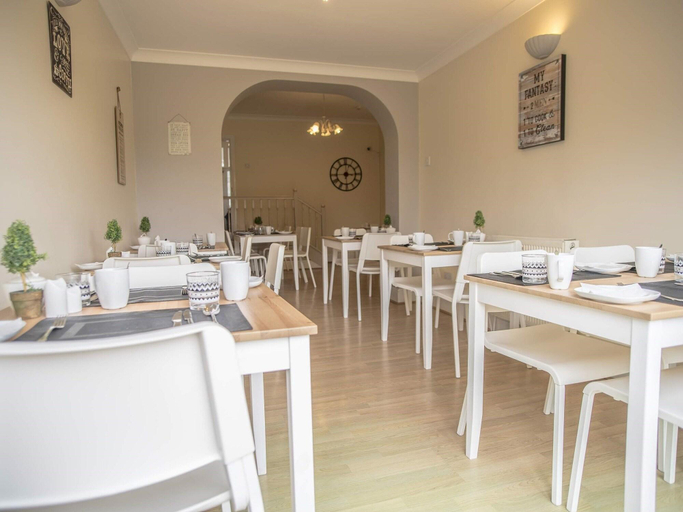 Food & Drinks 3, Baytrees Hotel, Sefton