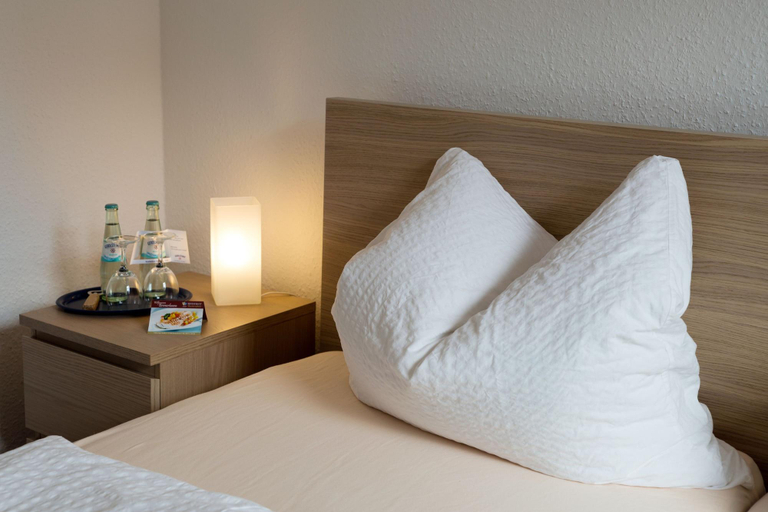 Bedroom 3, Hotel Am Theaterplatz, Bremerhaven