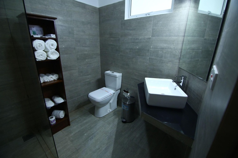 Bathroom 4, Hotel Gangaaddara, K.F.G. & G. Korale