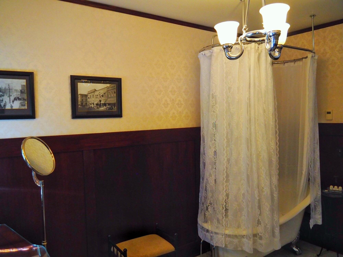 Bathroom 4, Lady Geneva Bed & Breakfast, Jackson