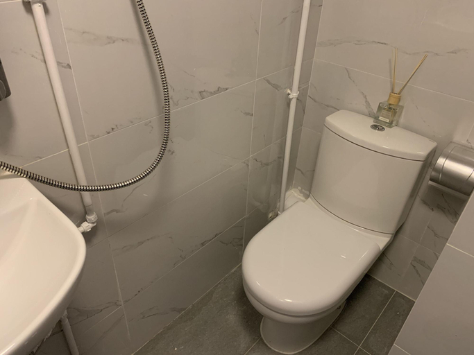 Bathroom 4, Popa Guesthouse, Hong Kong Island