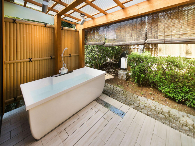 Bedroom 5, Yuraku Hotel, Awara
