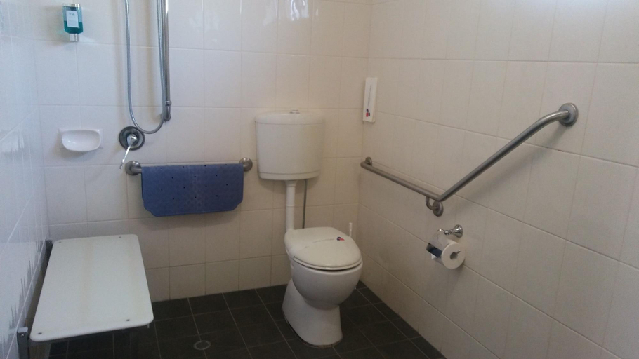 Bathroom, Shady Rest Motel, Cooloola - Gympie only