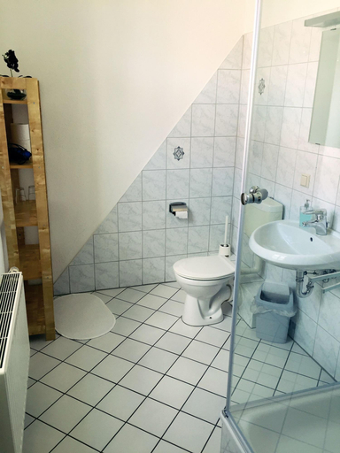 Bathroom 4, Pension Alabama, Wittenberg