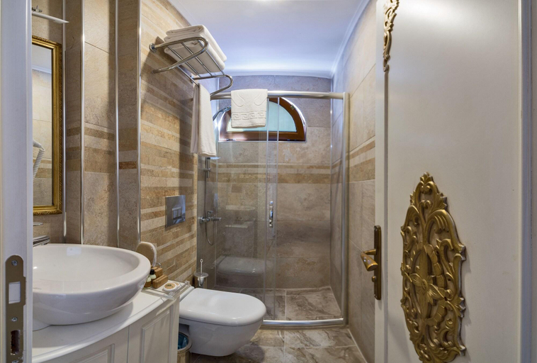Bathroom 4, Hotel 1453, Fatih