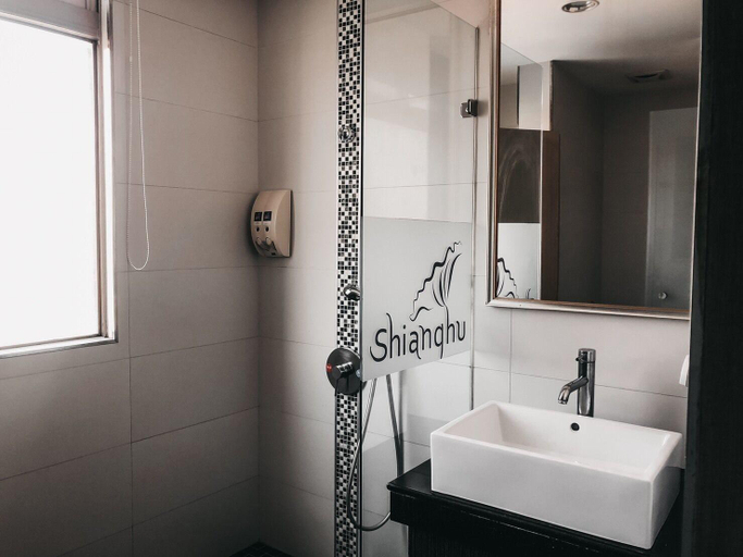 Bathroom 5, Shianghu Boutique Hotel, Chiayi City