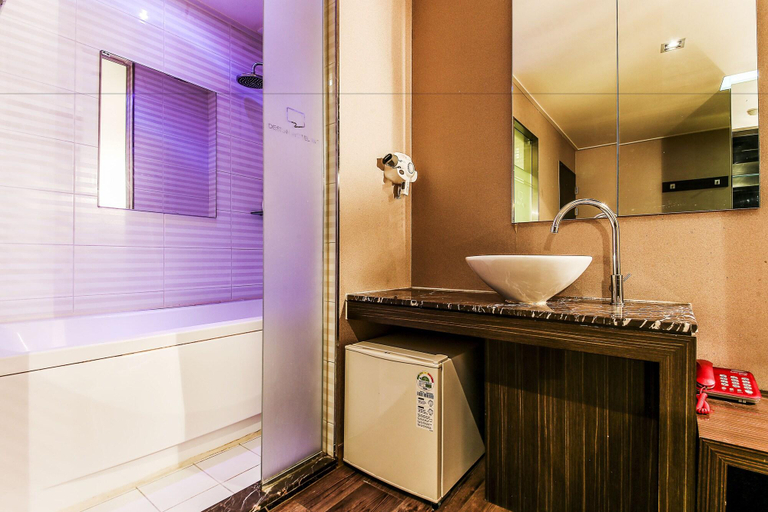 Bathroom 4, Duruwa Hotel, Nam