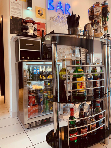 Food & Drinks 5, Hotel Gardenia, Gironde