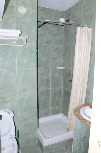 Bathroom 4, Sandton Palace Hotel, Starehe
