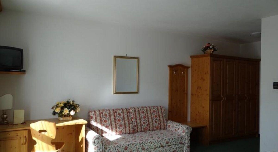 Bedroom 3, Hotel Mondeval, Belluno