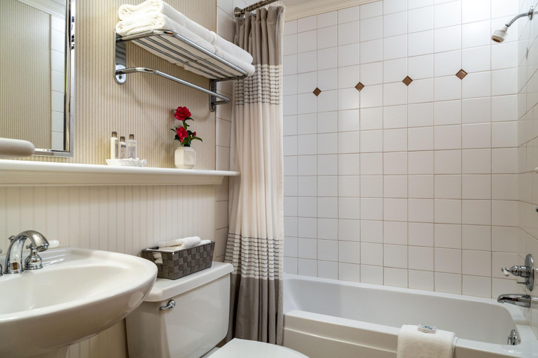 Bathroom, Refuge Inn, Accomack