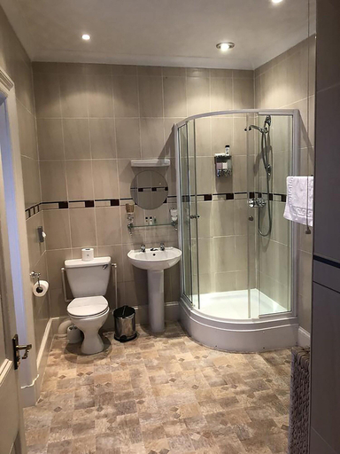Bathroom 3, The Oakeley Arms Hotel, Gwynedd