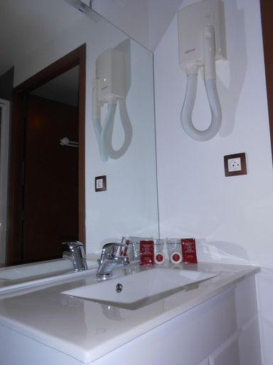 Bathroom 3, Hôtel La Pause, Eure