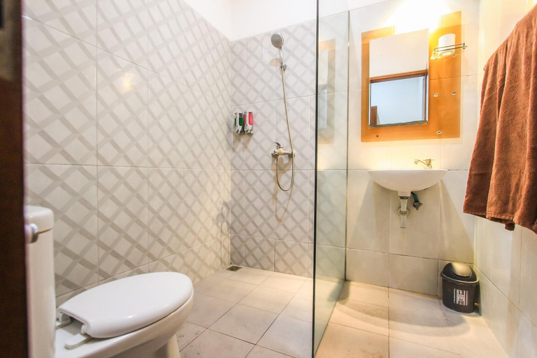 Bathroom, D'gaduh Suite Kuta, Badung