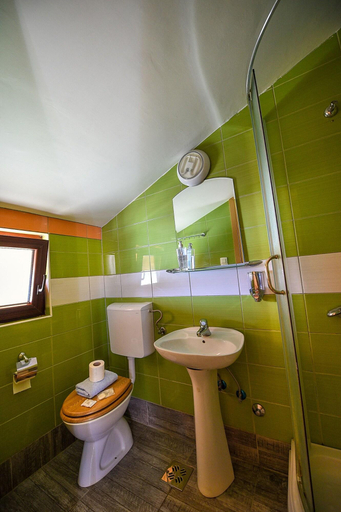 Bathroom 4, San Art Floating Hostel&Apartments, Belgrade