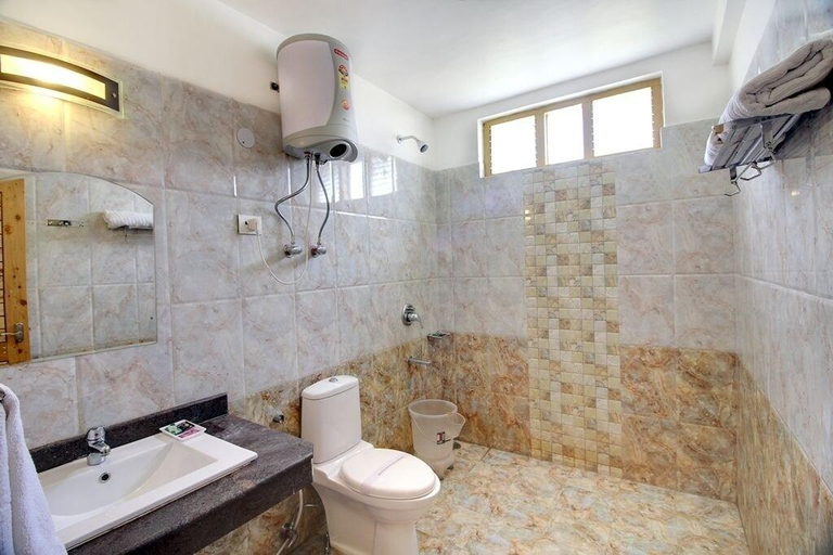Bathroom 4, Hotel Thomas villa, Kullu