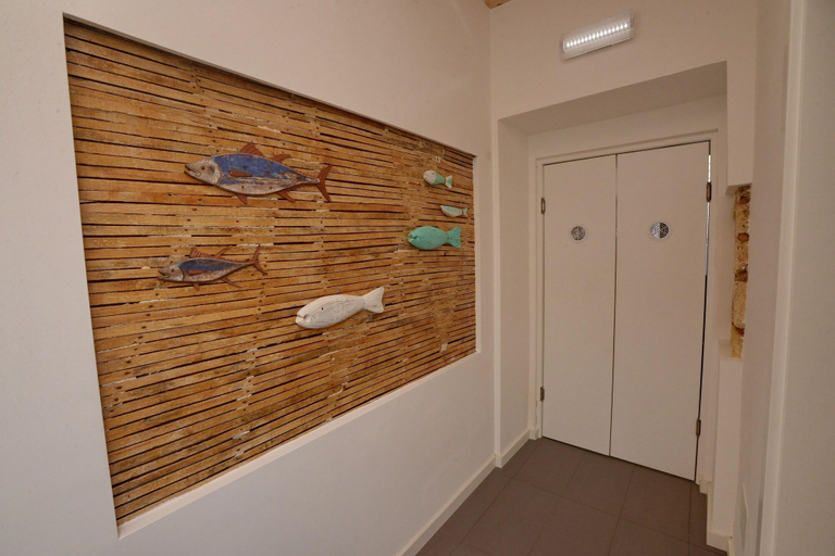 Bathroom 5, Son of a Beach Hostel, Albufeira