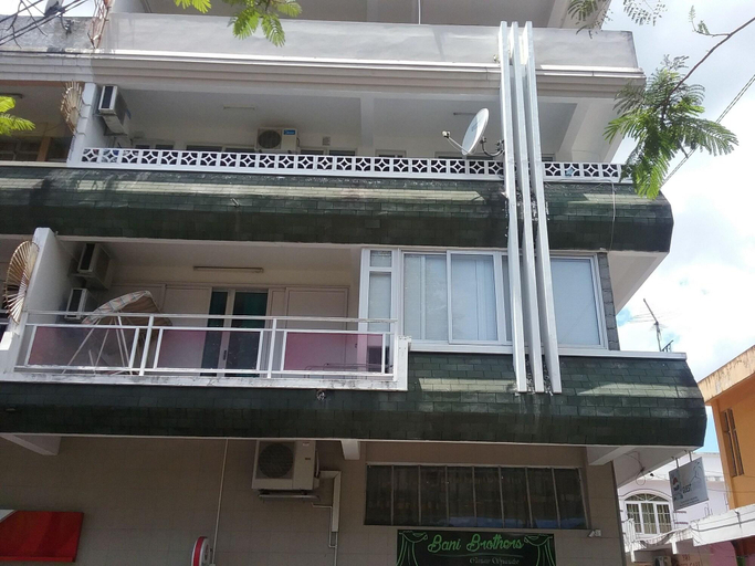 Exterior & Views