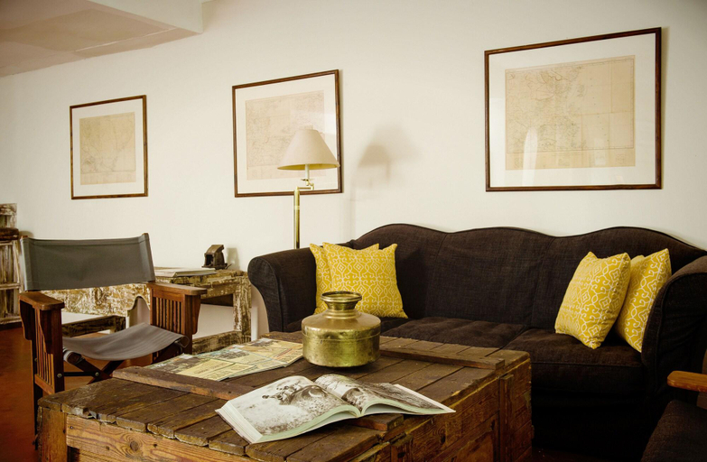 Public Area 2, Mount Meru Game Lodge, Meru
