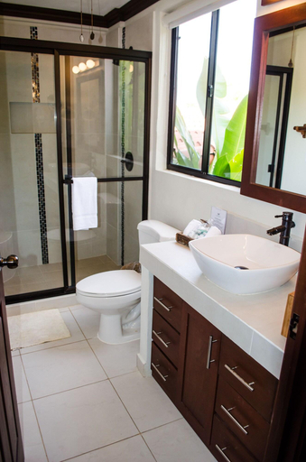Bathroom 5, Paraiso Escondido Hotel Villas & Resort, Teotepeque
