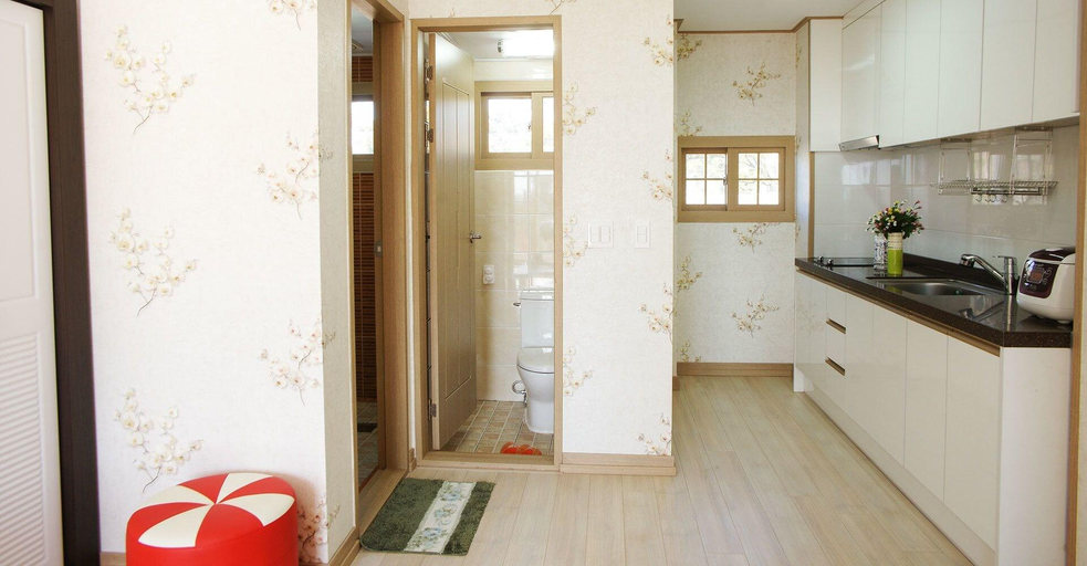 Bedroom 3, Lapaloma Pension, Jeju
