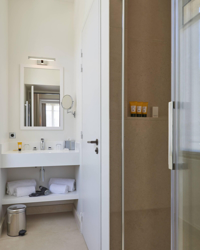 Bathroom 5, Les Roches Blanches de Cassis, Bouches-du-Rhône