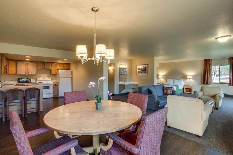 Public Area 2, Der Ritterhof Inn, Chelan