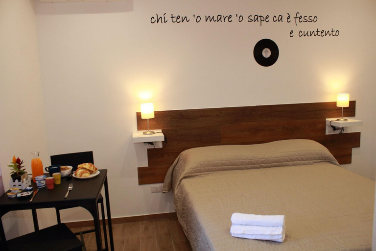 Bedroom 2, B&B Allerìa, Napoli