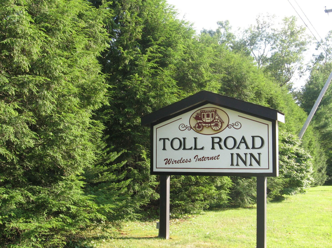 Exterior & Views 2, Toll Road Inn, Bennington