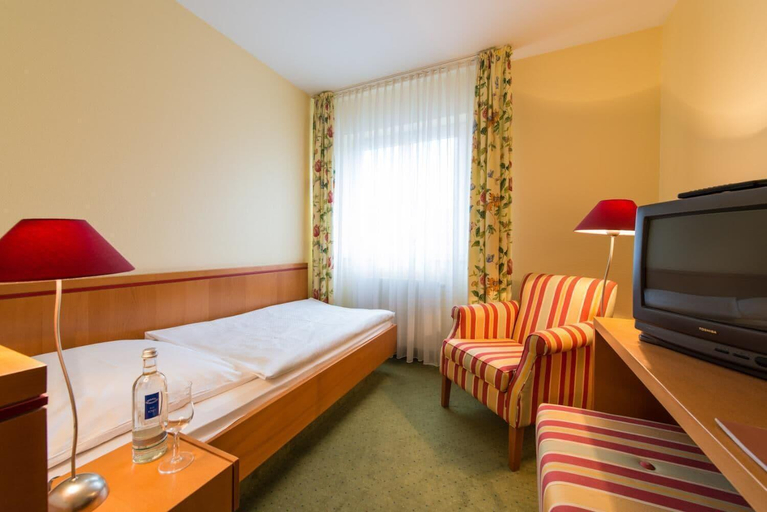 Bedroom 4, Hotel Eisbach, Westerwaldkreis