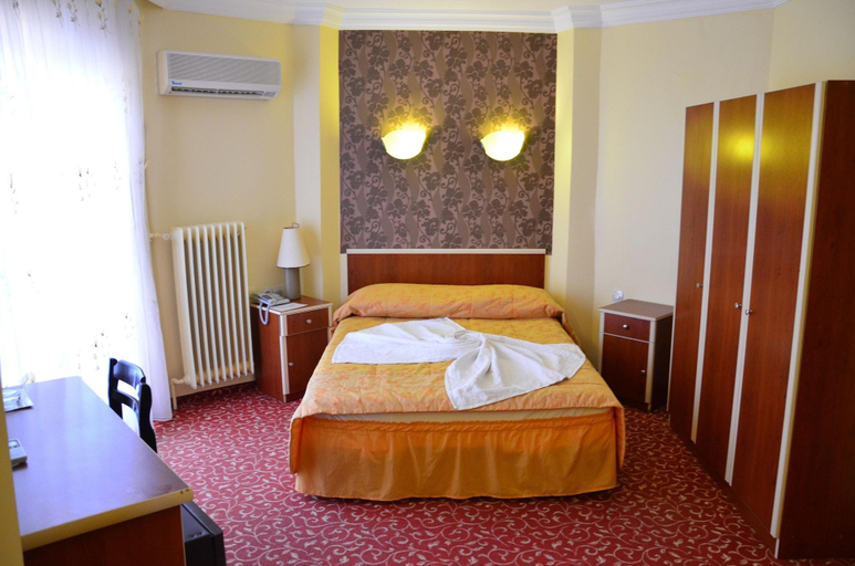 Bedroom 2, Hotel Palmera Resort, Ayvalık