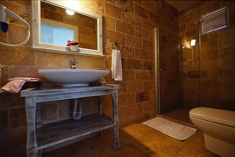 Bathroom 5, Elda Koyici Alacatı, Çeşme