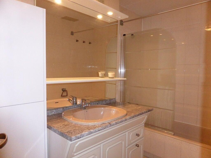 Bathroom, Skylark B&B, London
