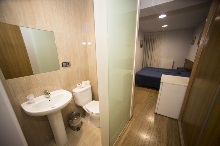 Bathroom 5, Hostal Caballeros, Soria