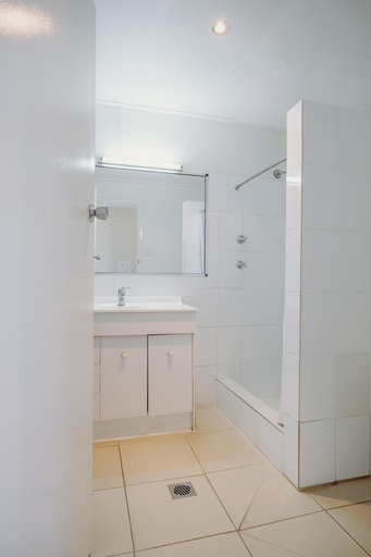 Bathroom 5, Artesian Spa Motel, Moree Plains