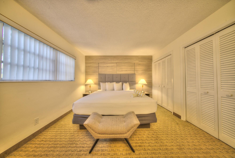 Bathroom 5, Club Lux Resort By the Beach, Broward