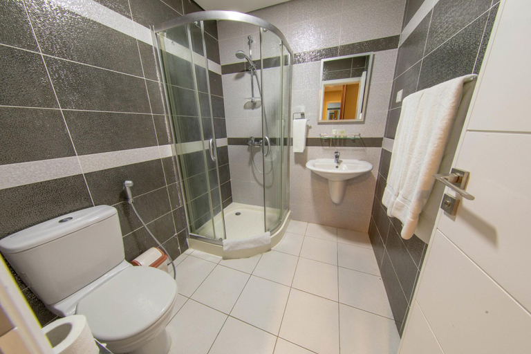 Bathroom 4, Frankie´s Hotel, Accra