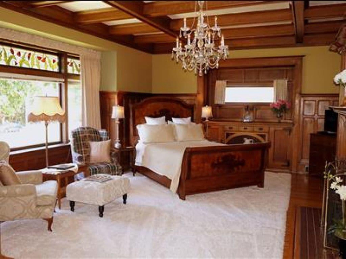 Public Area 3, Dashwood Manor Seaside Bed & Breakfast, Capital
