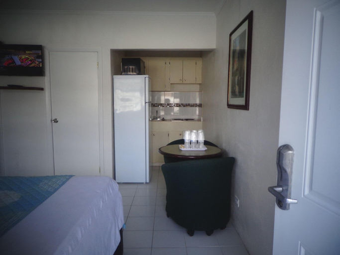 Bathroom 5, The Colony Club Inn & Suites