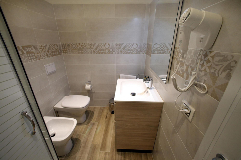 Bathroom 4, Alderotti Home, Florence