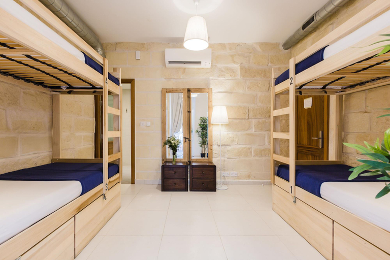 Public Area 2, Two Pillows Boutique Hostel