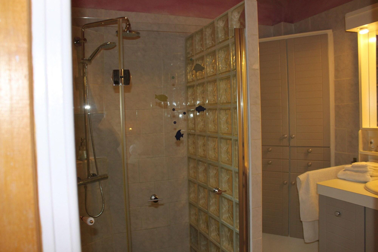 Bathroom 4, les agnates, Côte-d'Or
