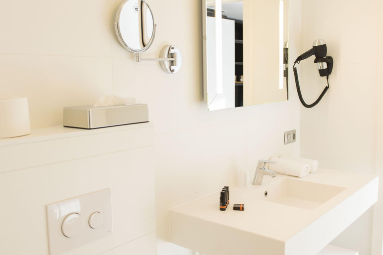 Bathroom 4, Tower Hotel, Oost-Vlaanderen