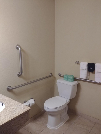 Bathroom 5, Cobblestone Hotel & Suites – Broken Bow, Custer